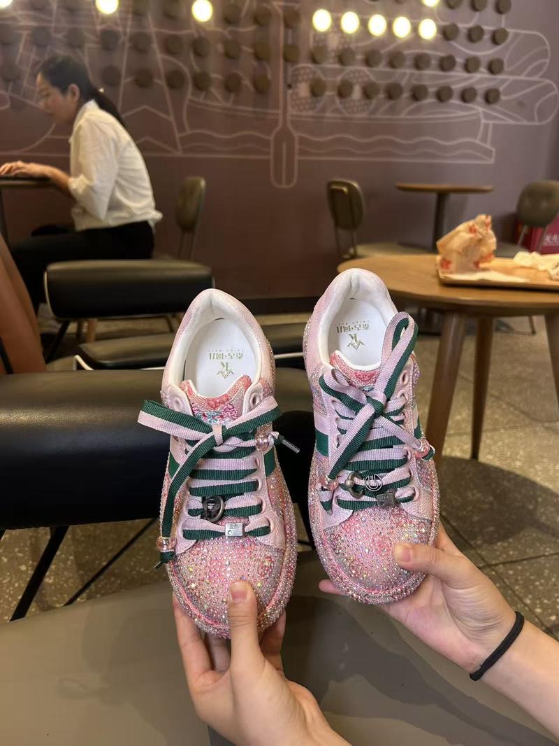 Glittery Pink Low - Top Sneakers for Women Women's Shiny Pink Platform Casual Shoes Stylish Pink Glitter Platform Women's Sneakers Girl Trainer Girl Girl Trainer Runner Athletic Training Footwear Closed Running