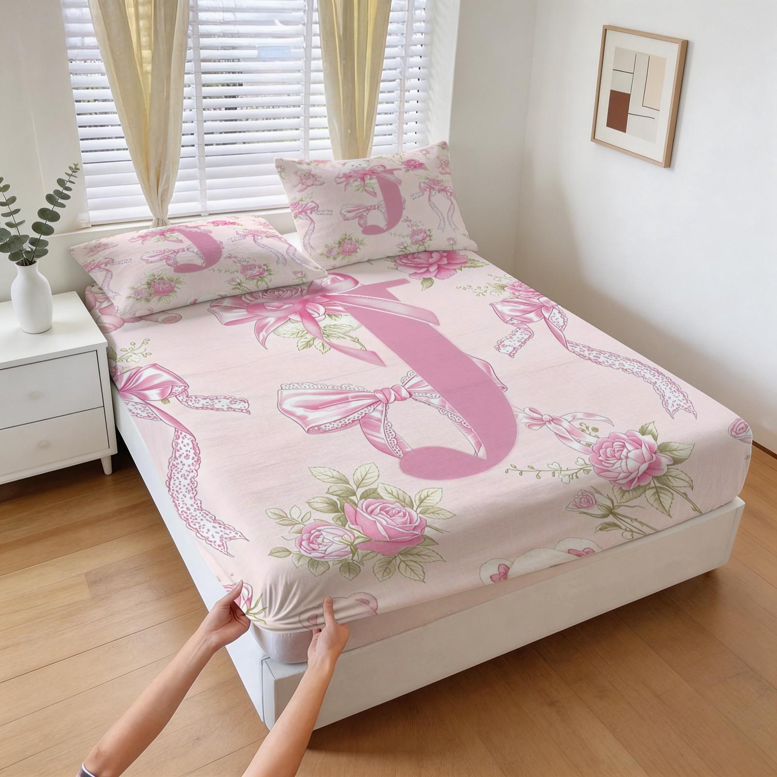 Pink Coquette Initial Letter Fitted Sheet Set, Soft Skin-Friendly, Cute Teddy Bear & Rose Floral Bedding, Girly Bow Print, 3 Pieces (1 Fitted Sheet + 2 Pillowcases), Deep Pocket, Aesthetic Room Decor, Perfect Gift