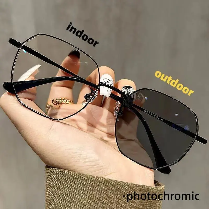 Photochromic Glasses with Unisex Polygon Metal Frame, Anti-Blue Light Myopia Lenses for Outdoor Fashion, Diopters 0 to -4.0