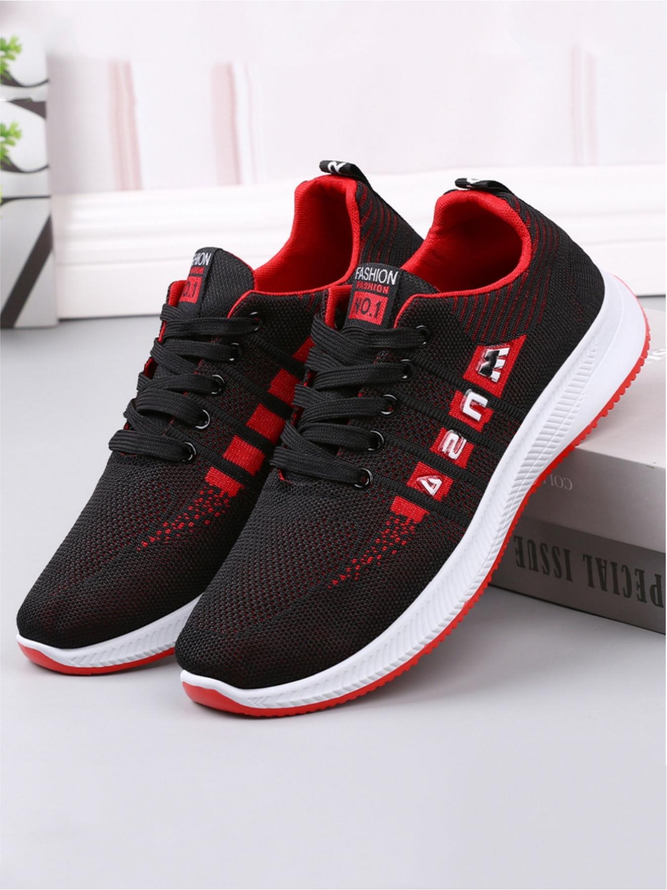 Men's casual sports shoes, made of breathable and comfortable mesh material, with stylish and eye-catching labels, personalized letter decoration design, simple and contrasting red border lines, suitable for daily wear and easy travel