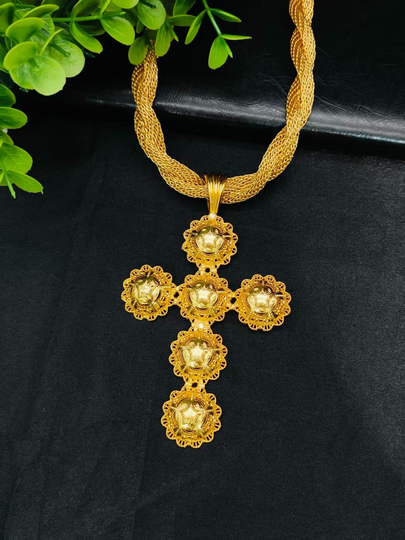 Fashion Women's Cross Pendant Necklace, Cross Chain Design, Chain Necklaces, Ethnic Pattern, Party Style, All Seasons, Zinc Alloy Chain, Wedding Anniversary Gift