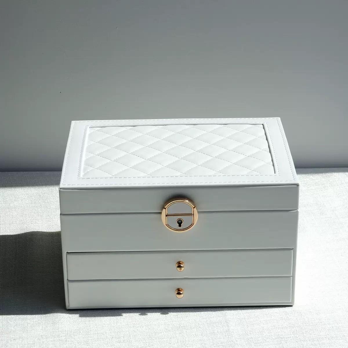 Integrated Three-Layer Jewelry Box, Large Capacity Earring Necklace Ring Organizer, Essential Storage Solution for Accessories