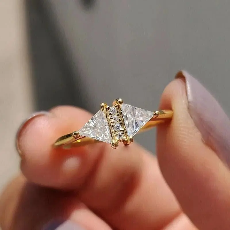 Huitan Chic Luxury Triangle Zirconia Ring Fashion Lady Gold colors Finger Jewelry for Engagement Bridal Wedding Band Accessories