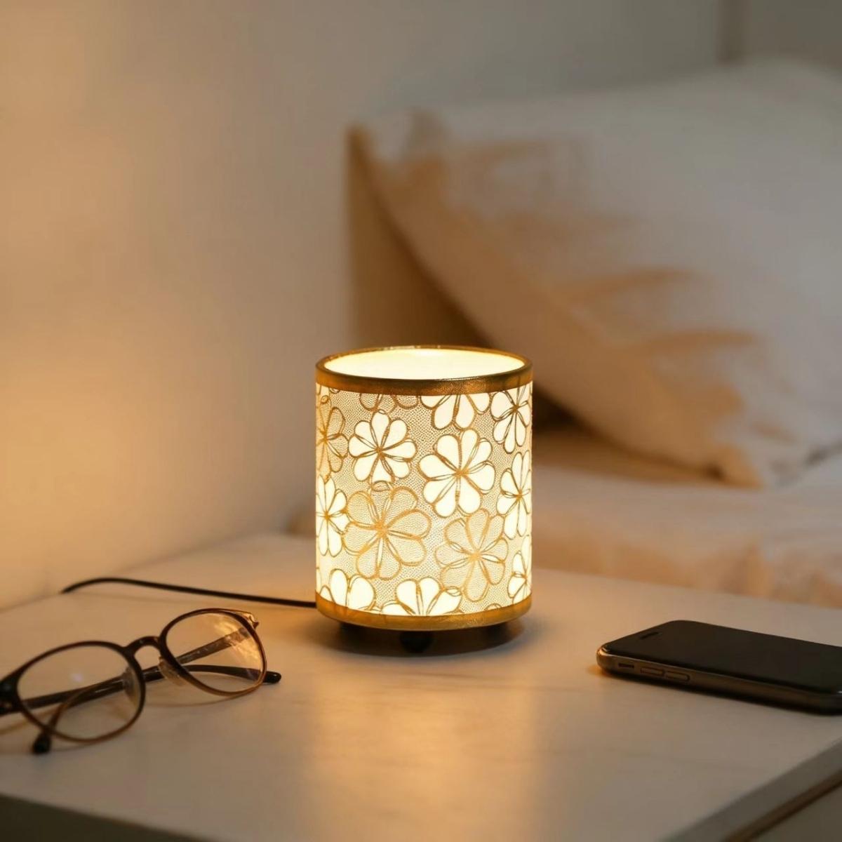 Small Bedside Lamp, Bohemian Style Living Room Table Lamp, USB Powered Night Light, Linen & Floral Cloth Shade, Metal Base, Kids' Room Decor