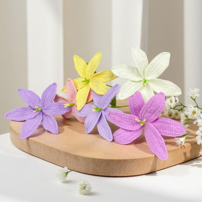 Handmade Knitted Lily Flower Bouquet, Home Decor Ornament, Crochet Floral Arrangement, Wool Yarn Crafted, Perfect for Living Room, Home Decor Accessory