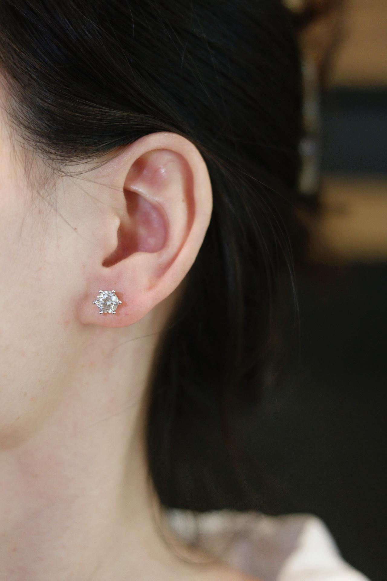 【#23】Classic Six-prong 0.5-1ct Synthetic Moissanite Stud Earrings, Plum blossom Cut Color Moissanite Earrings for Women with Certificate of Authenticity for Women Girls Men gift