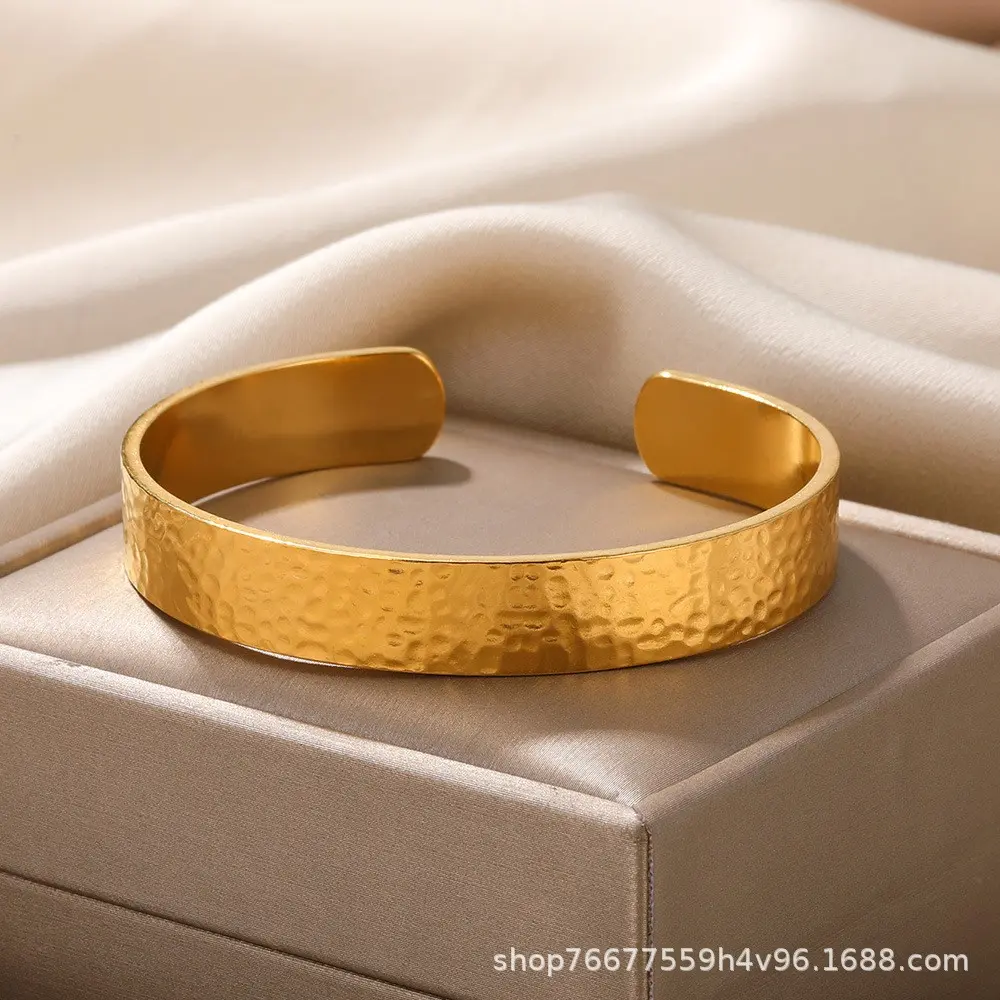 Knock mark texture wide open bracelet