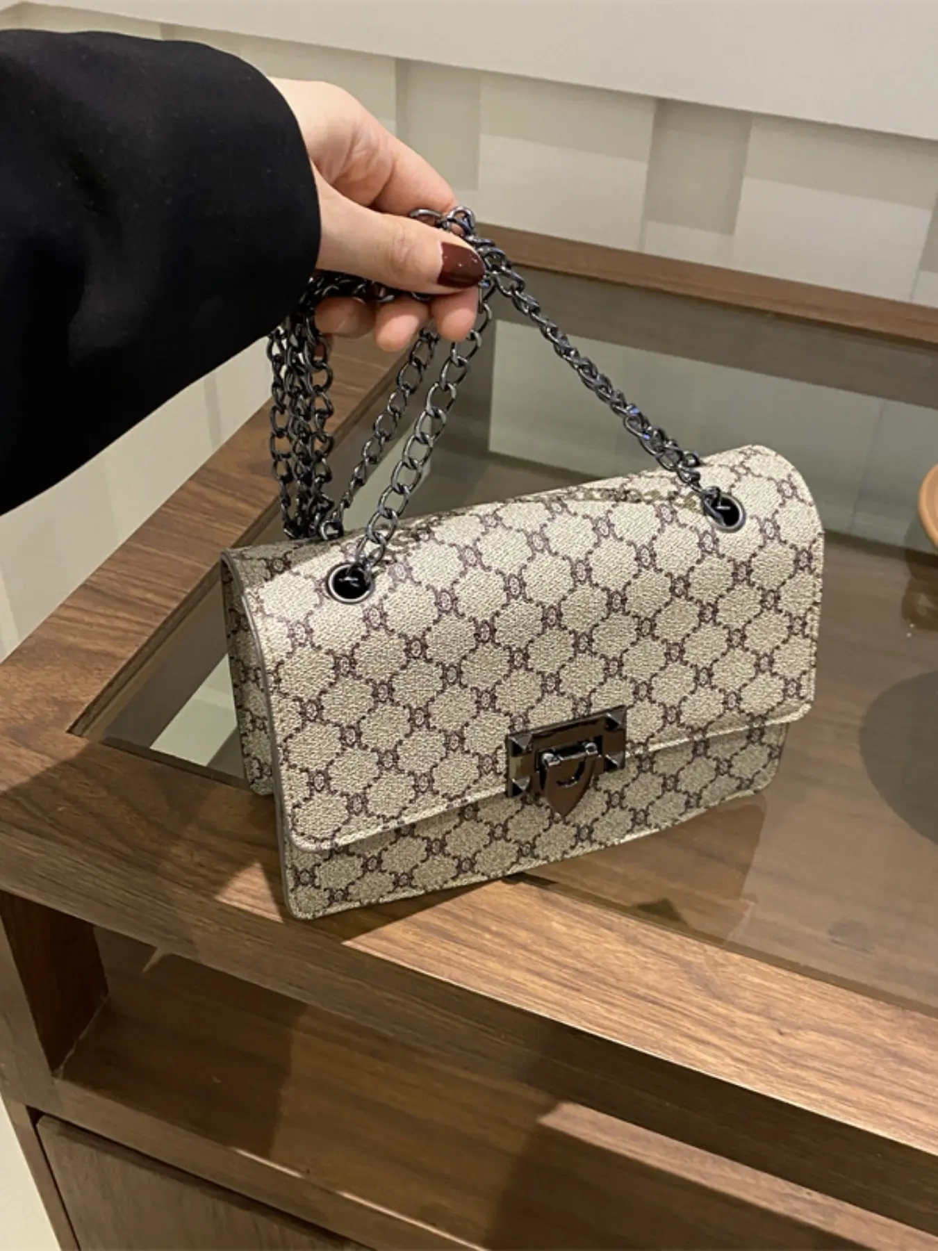 New Women's Bag, Trendy Casual Retro Commute Lock Chain Small Square Bag, Versatile Single Shoulder Crossbody Wallet, Black Friday Sale