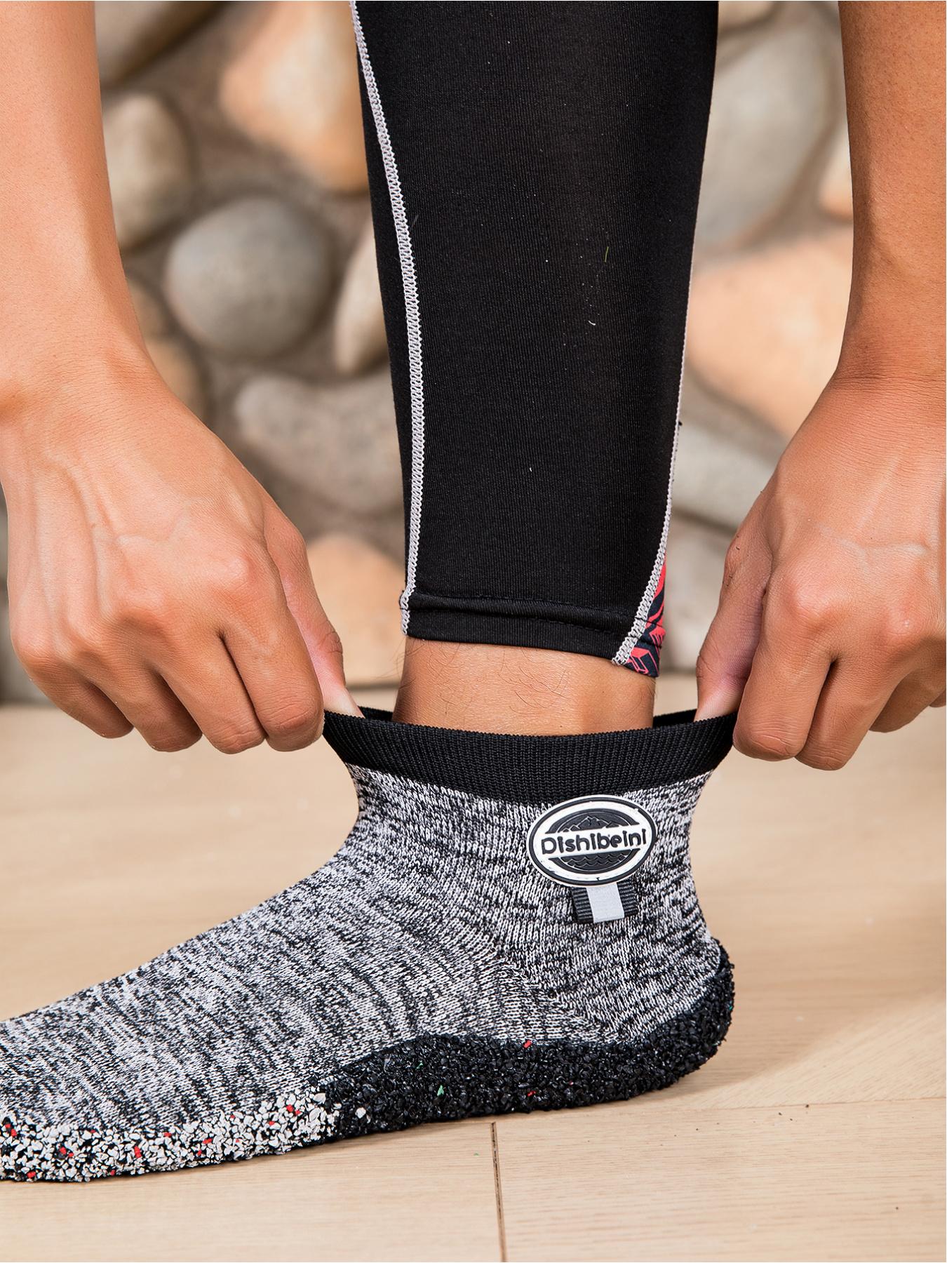 Men's new style fitness yoga barefoot shoes, diabetes shoes, soft fabric, breathable, quick drying, widened toe cap, comfortable package, color particle soles, strong grip on the ground, easy on and off style, yoga fitness hiking multi scene wear