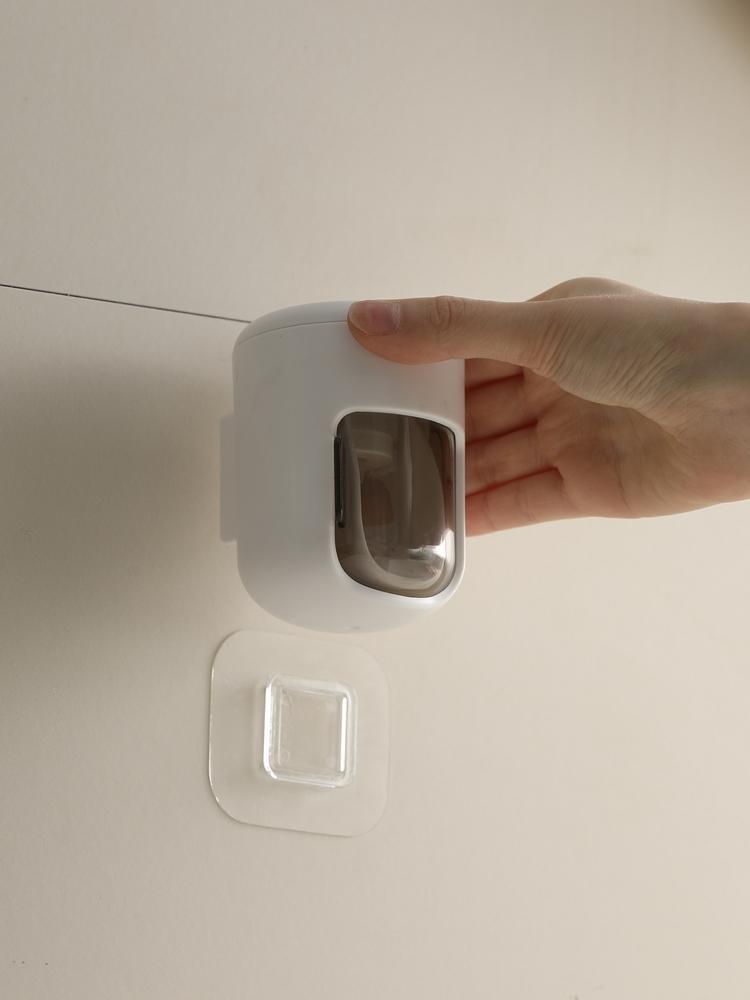 Automatic Toothpaste Squeezer Dispenser, Dustproof Wall-Mounted Design, Toothbrush Storage, Easy-To-Use Oral Care Accessory for Home Bathroom Essentials