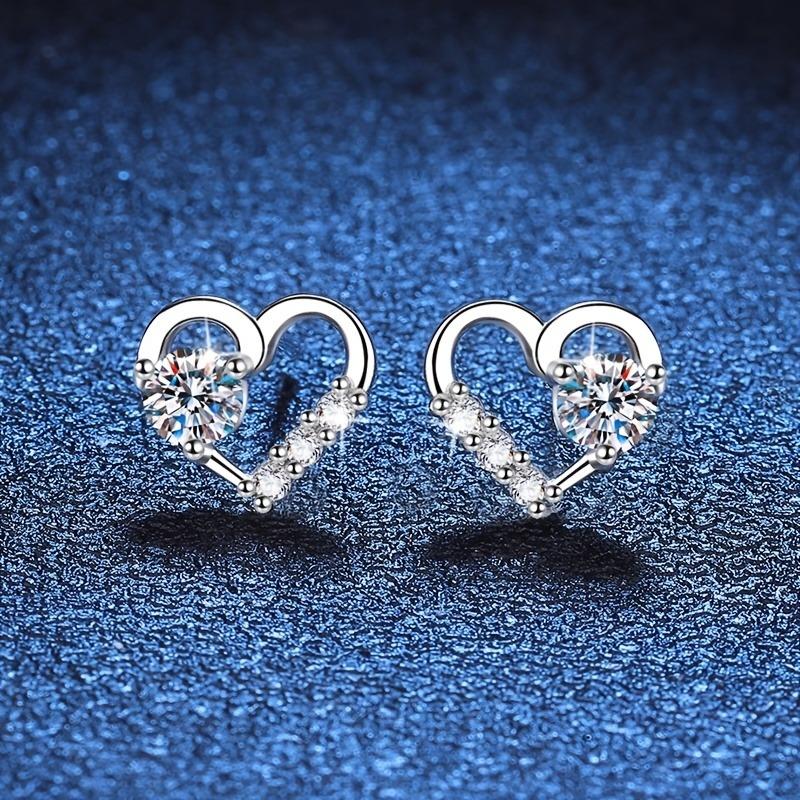 1 Pair of Women'S Silvery Heart-Shaped Earrings, Copper Inlaid with Synthetic Zirconia, Fashionable, Luxurious, And Noble, Suitable for Female Friends' Celebrations, Parties, And Banquets, Valentine'S Day/Christmas/New Year Party Gifts