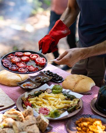 GEEKHOM High Pressure Propane Burner, Portable Triple Burner Outdoor Stand Stove Gas Cooker with Detachable Legs, 0-20 PSI Adjustable Regulator and 1.2m Hose for Outdoor 22.5W BTU (Three Burner Stove) Windproof Butane Refillable