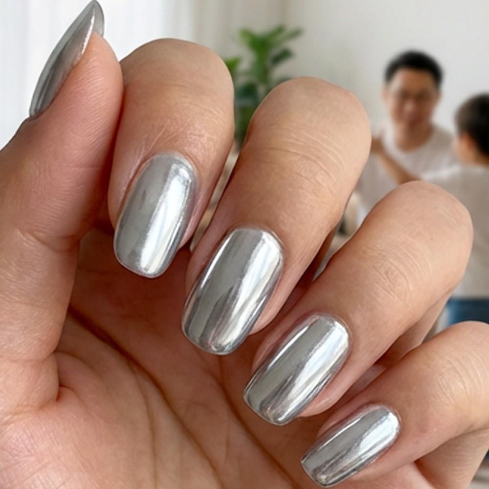 ELL LOUREL Mirror Effect Nail Polish, 10ml Silver Quick-Dry Vitamin-Infused Nail Varnish, Alcohol-Free, Long-Lasting High Gloss, Top Coat Required for Ultimate Mirror Shine, Ideal for Parties, Holidays & Special Occasions, Perfect Nail Gift, 0.34fl.oz