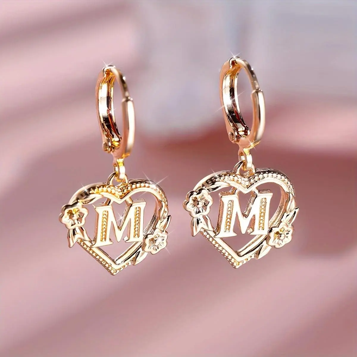 2pcs Golden Letter Heart Flower Clip-On Earrings for Women, Exquisite Fashion Jewelry Suitable for Banquets and Parties