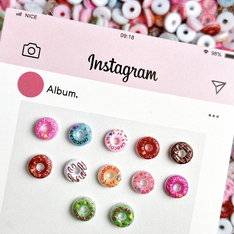 100PCS Luminous Simulated Donut Nail Charms 3D Resin Colored Flatback Donut Nail Art Supplies DIY Pendant Press-On Nails Nail Art Design