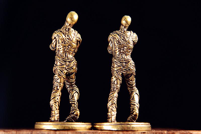Brass Made Zombie Statue Corpse Shape Figurine Vintage Golden Metal Walking Dead Miniature Display with Base Home Decor Ornament