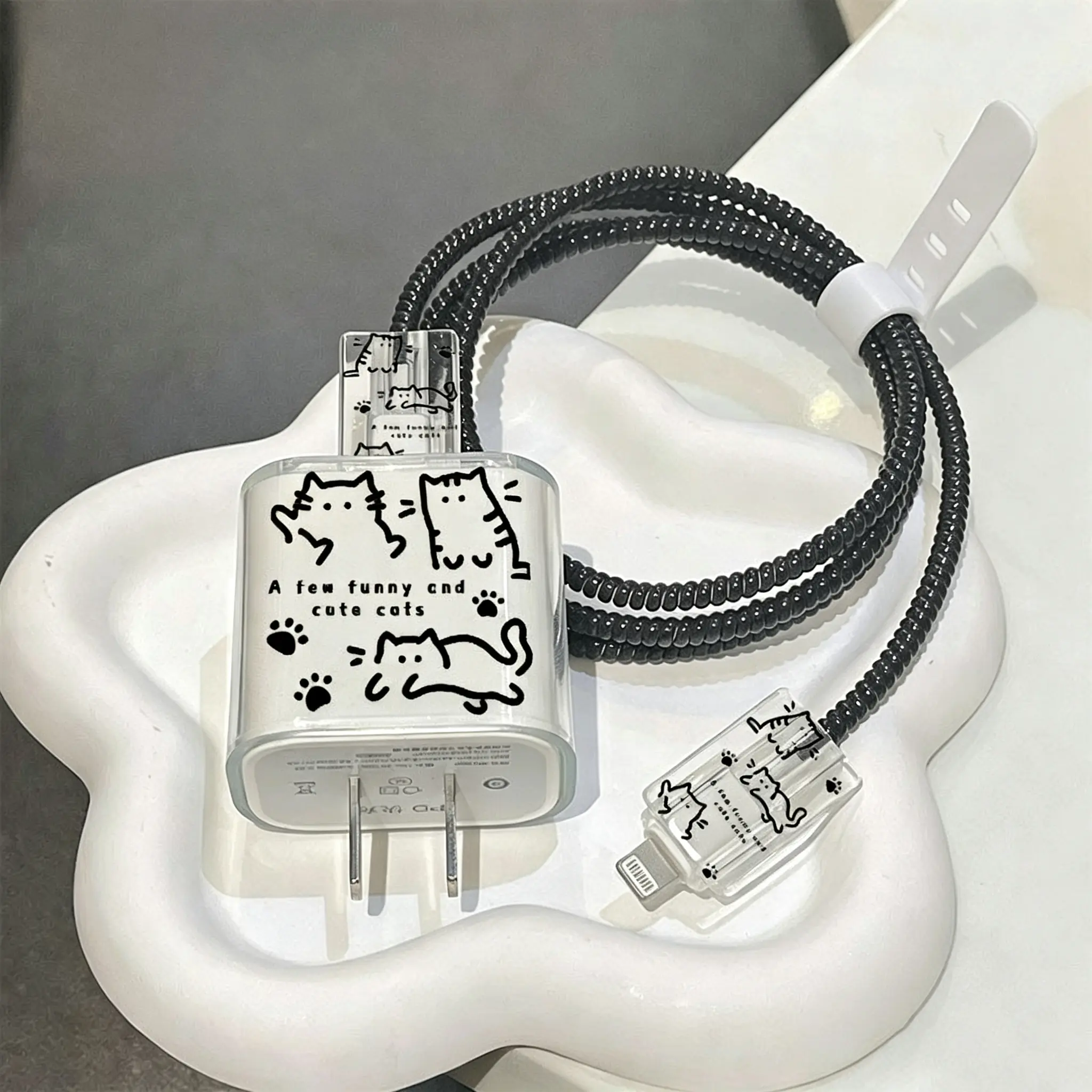 Cute Cat Charger Protection Set, Transparent Case with Paw Print Design, Spiral Cable Protector, iPhone 18w 20w PD Charging Accessories