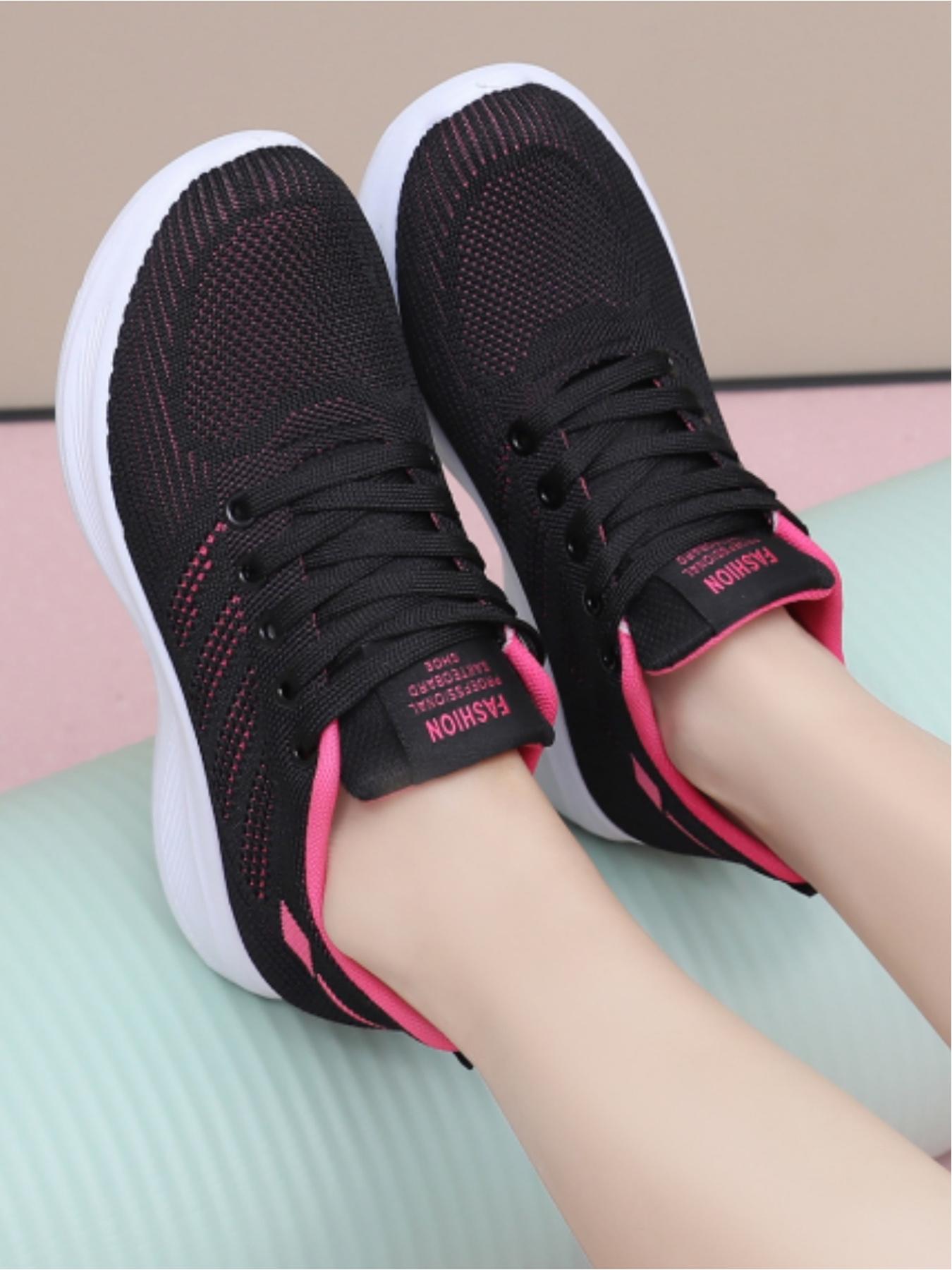 Ladies' casual sports shoes, with contrasting color decoration and fashionable design, trendy logo highlighting personality, breathable mesh wrapping for comfortable and lightweight, thick sole structure for stable support and rebound