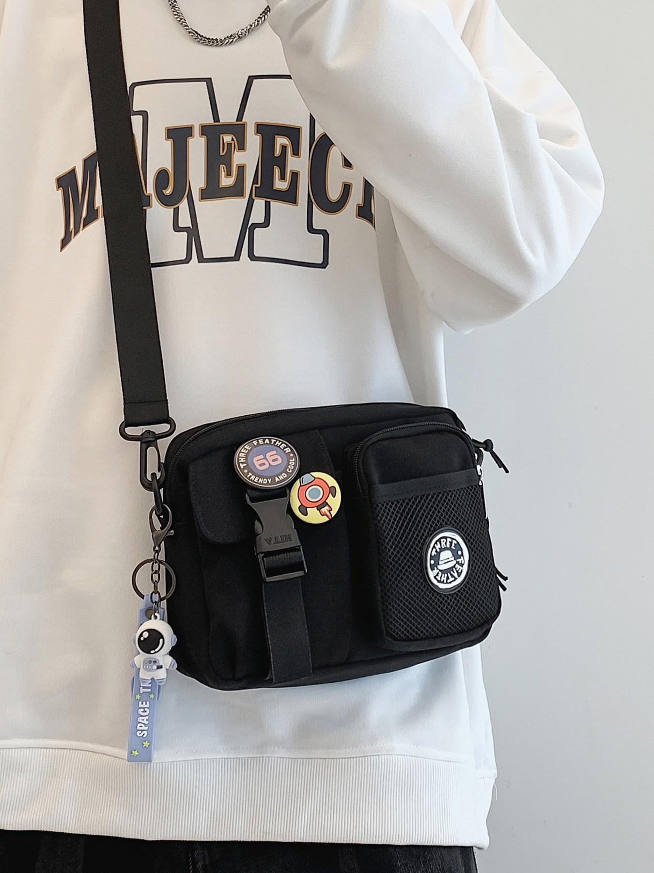 Black fashionable casual simple shoulder bag, practical and atmospheric texture crossbody bag, with badge and alien pendant pendant design, can accommodate mobile phones and keys, suitable for walking and shopping