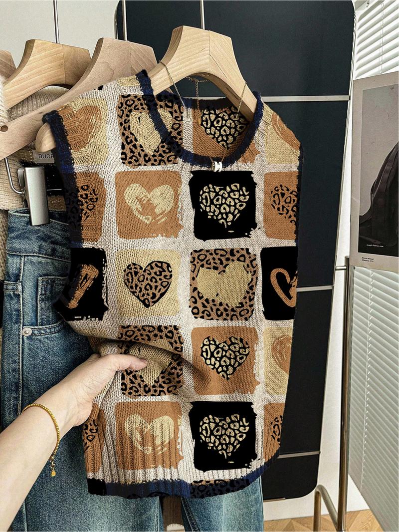 1 piece + Spring/Summer Back-to-School Casual Style Loose Round-neck Sleeveless Knitted Color-Contrasting Dark Blue Embroidered Checkered Heart Print Valentine's Day Knit Top for Women, suitable for wearing alone or paired with a jacket for an outfit.