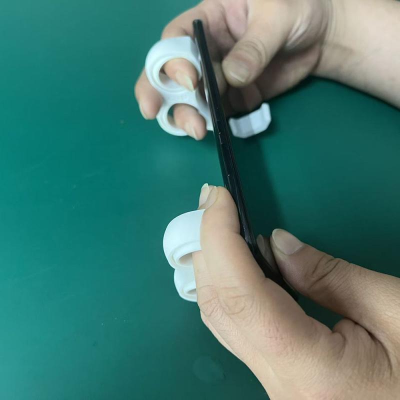 The innovative multi-functional ergonomic phone holder accessory integrates an all-in-one stand, which can be used together and is suitable for various scenarios as a phone holder.