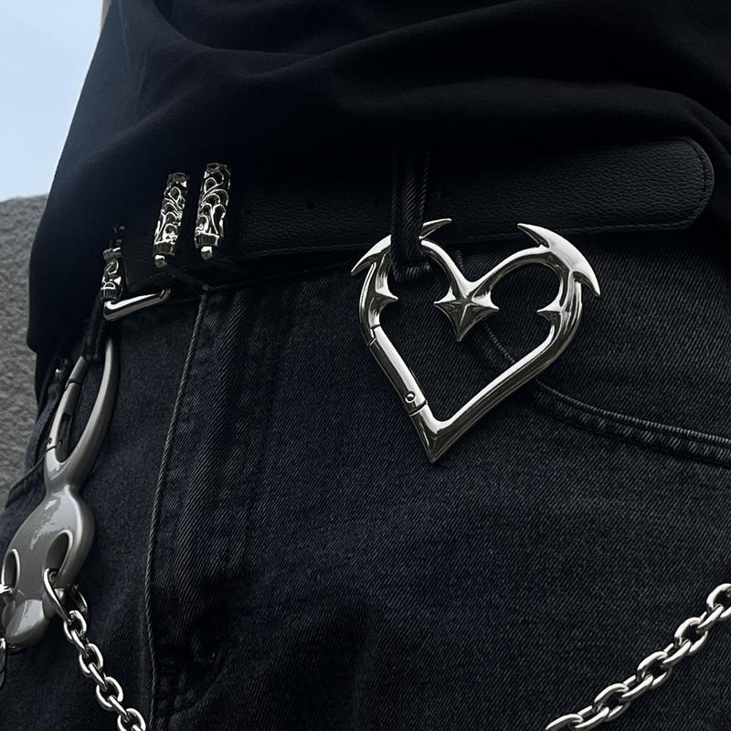Gothic Heart Carabiner Keychain, Heavy Duty Metal Key Holder with Secure Clip, Unique Bag Charm Accessory, Bold Statement Keychain for Car Keys, Backpack & Purse Decoration, Stylish Gift for Men Women Teens, Everyday Carry Accessory