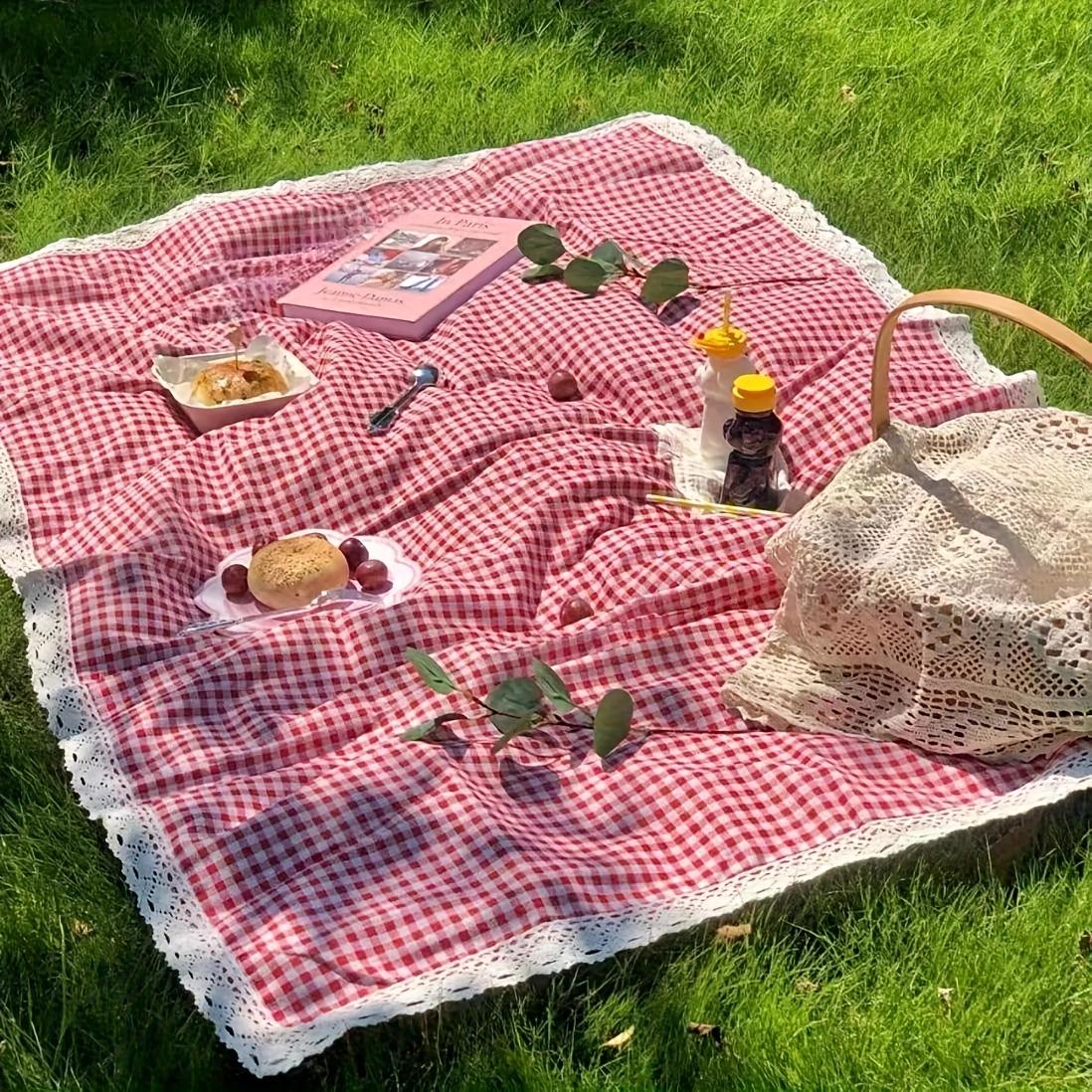 RV mat, summer outdoor picnic mat, red checkered lace design, thick and portable, suitable for camping, beach, lawn, and photography, Lightweight picnic mat