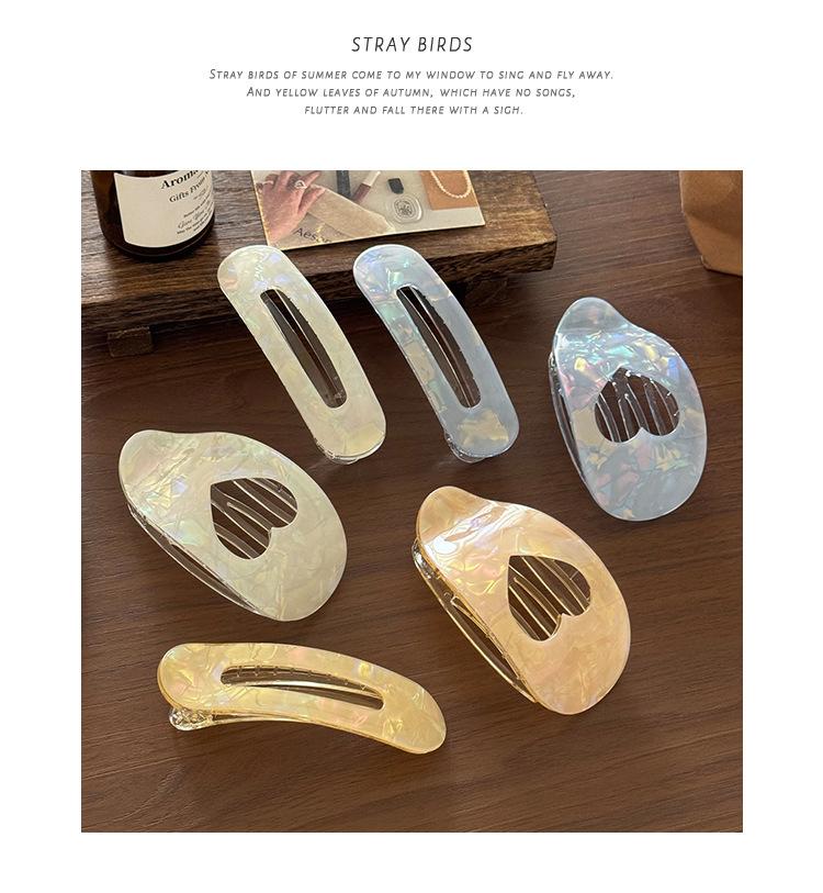 Romantic Hollow Heart Hair Claw | Dreamy Cut-out Heart Clip for Ponytails & Updos | Aesthetic Sweetheart Accessory for Women