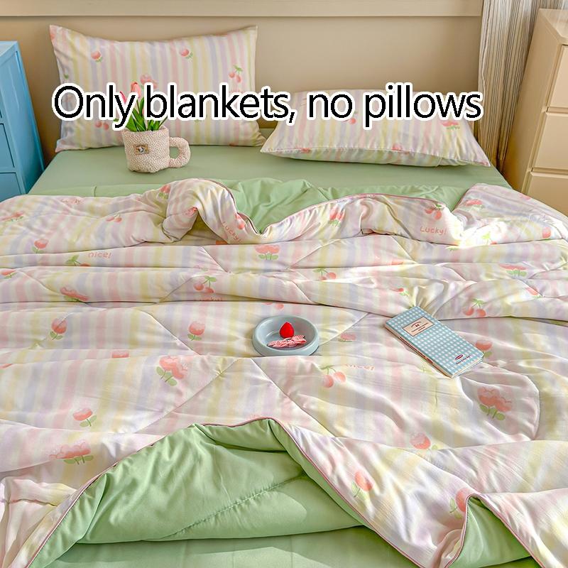 1pcs of small floral print summer quilt, super soft and skin-friendly air-conditioned quilt, suitable for use in all seasons, bedrooms, and living rooms
