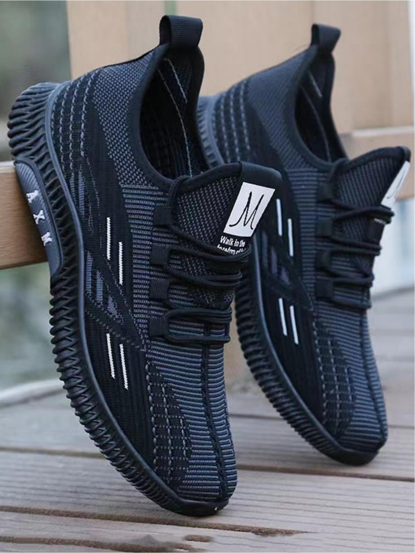 Men's casual sports shoes are made of lightweight and comfortable materials that fit the foot shape. The thick sole provides stable support and is suitable for daily commuting, outdoor leisure, running, fitness, hiking, and other leisure sports scenes