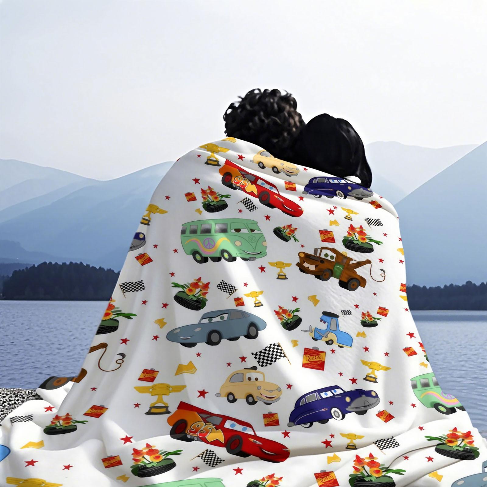 Cartoon Race Car Print Flannel Blanket, Fun Trophy & Checkered Flag Themed Throw Blanket, Cozy Soft Warm Blanket with Cute Vehicle Details, Ideal as a Playful Gift Blanket for Kids & Racing Fans