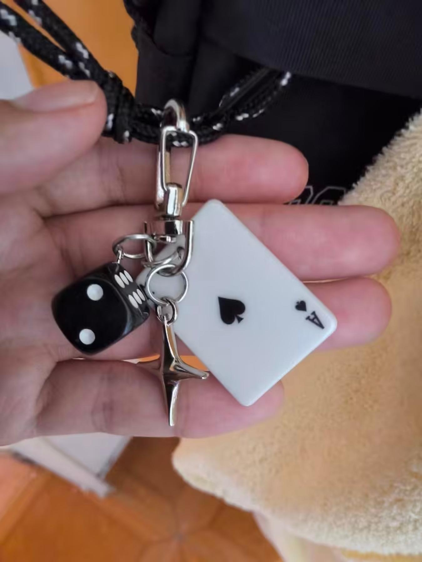 Y2K Ace of Spades Keychain with Star Pendant-Poker Card Dice Star Keychain Bag Charm, Acrylic Keychain, Aesthetic Keychain, for Bag Charms, Backpack Keychains & Wallet Decoration