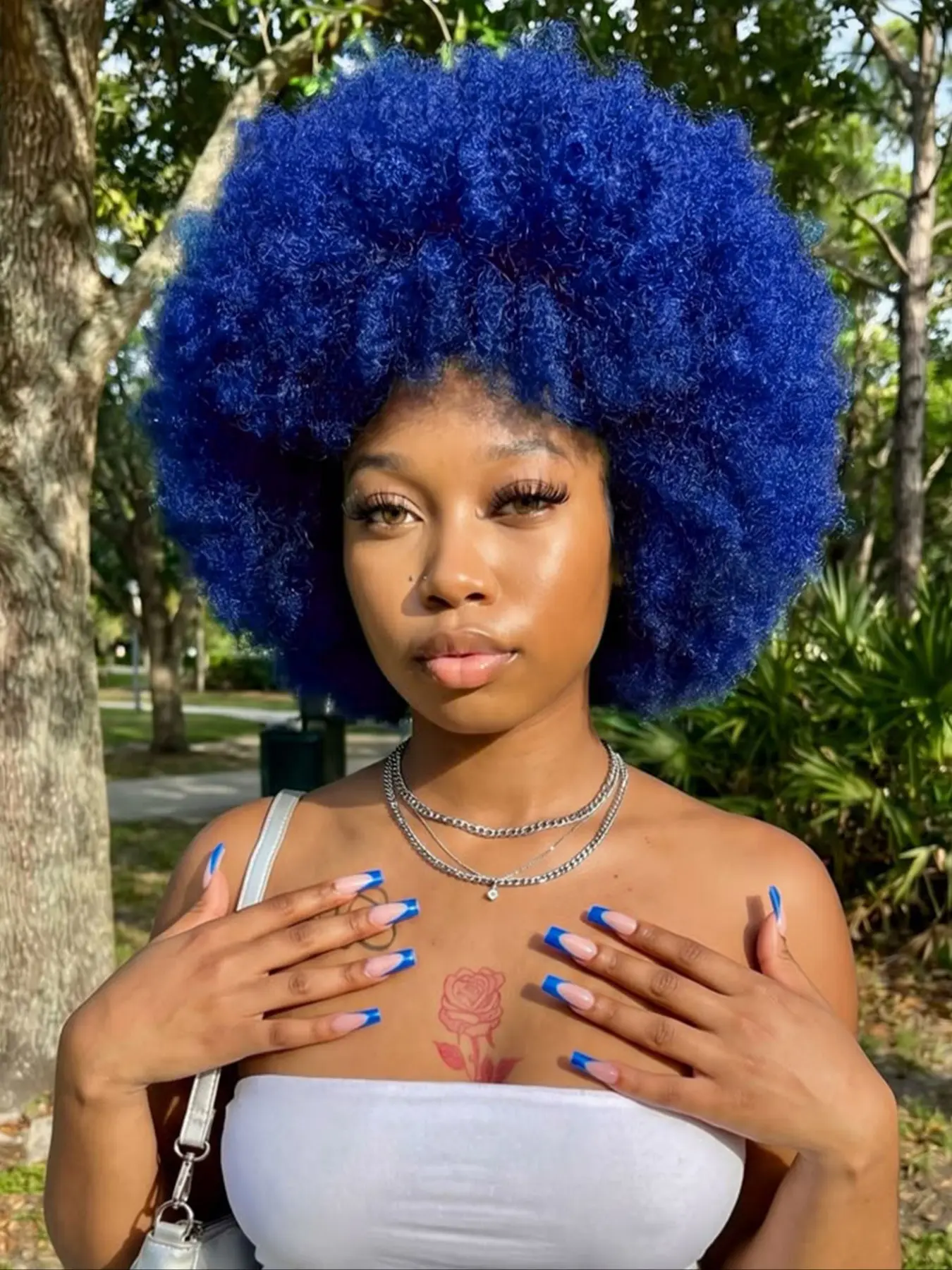 Bright Blue Fluffy Afro Synthetic Wig With Bangs High Temperature Fiber Short Kinky Curly Full Wig 70s Retro Style Afro Wigs For Cosplay Party Festival Photoshoot