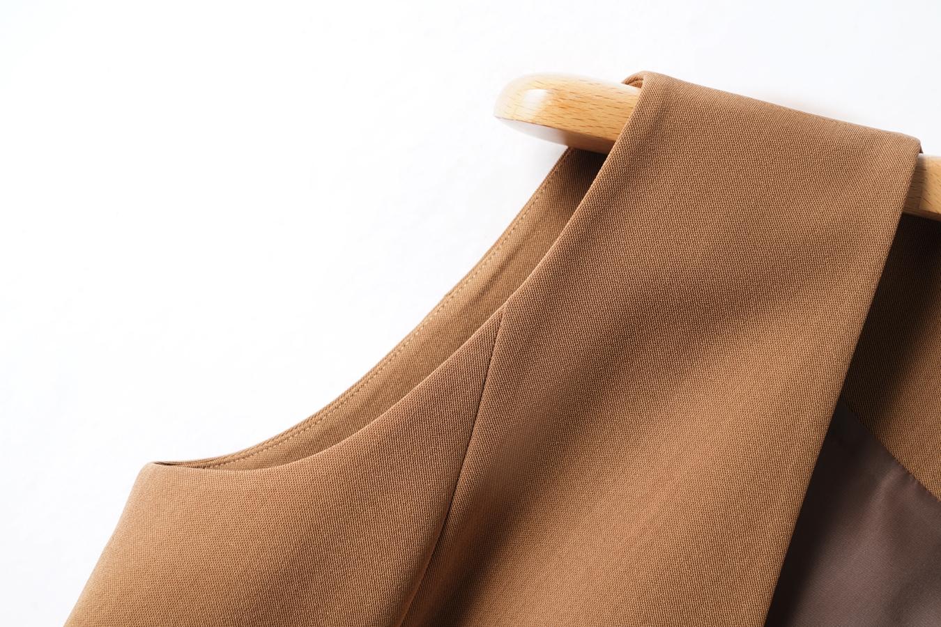 Women's Solid V Neck Button Front Fitted Blazer Vest with Pockets, Casual Sleeveless Vest for Work Office Business, Ladies Spring & Fall Clothes