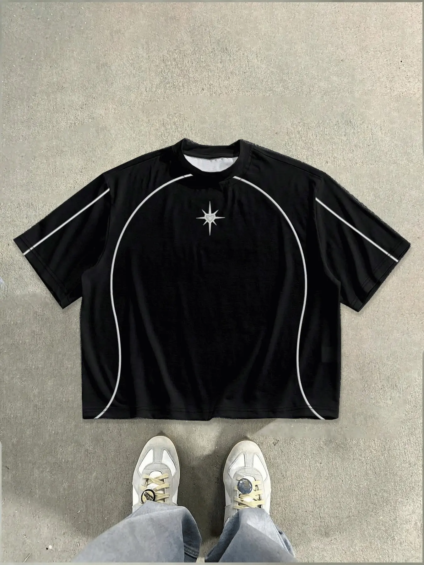 Curved White Line Heart Star Embroidery Cropped T Shirt Men, Y2K Sporty Racing Streetwear Oversized Tee