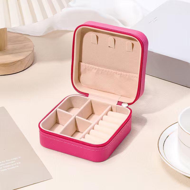 Luxury portable jewelry storage box, compact and delicate, easy to carry around. It is waterproof and dustproof to effectively protect your jewelry, very practical for travel, business trips and daily outings. It can store earrings, necklaces