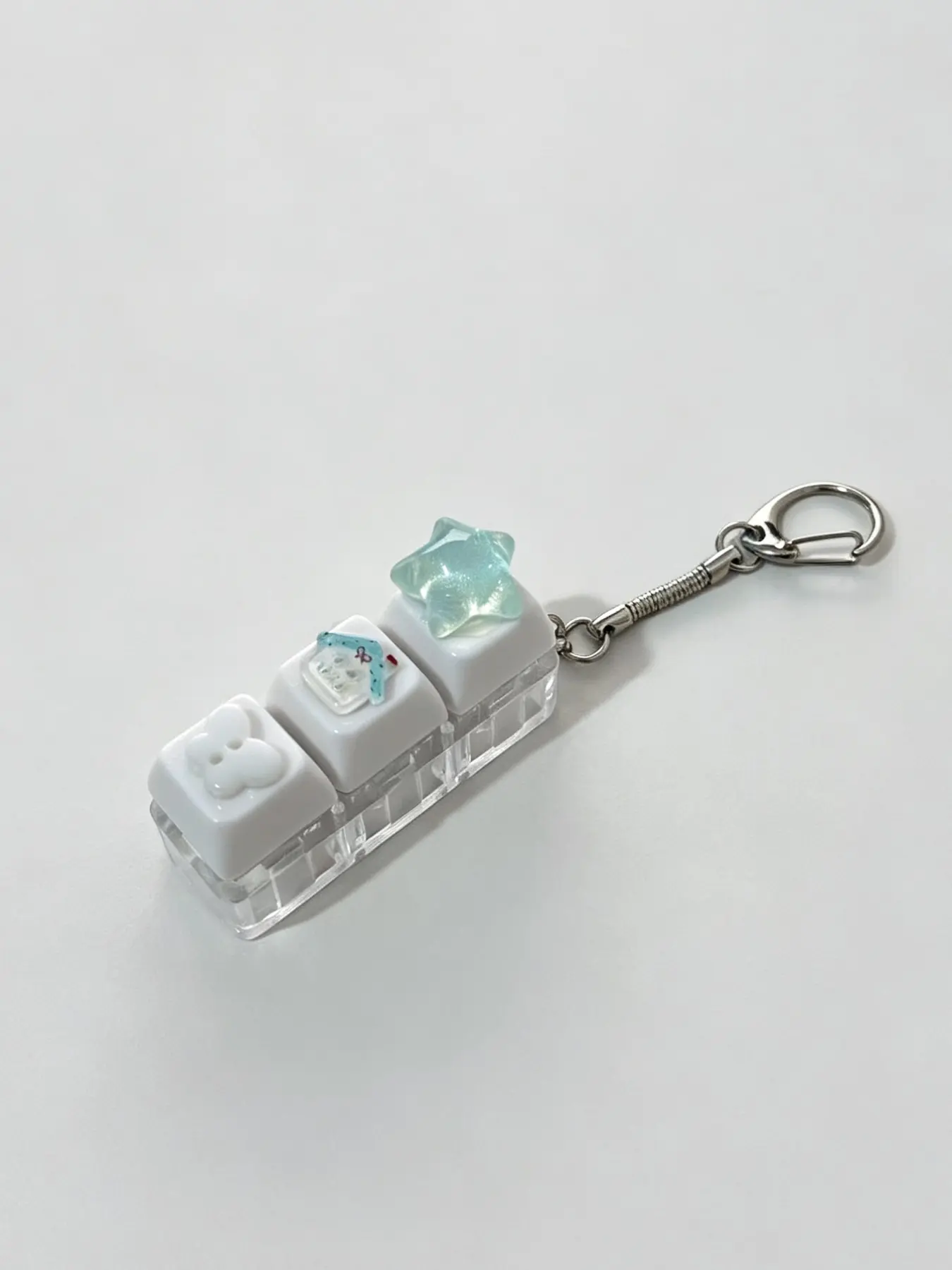 Stress Relief Keyboard Keycap Keychain Charms, 3-Button Mechanical Keyboard Stress Toy, Cute Star Butterfly Decoration, High-Quality Bag Charm for Teen Girls