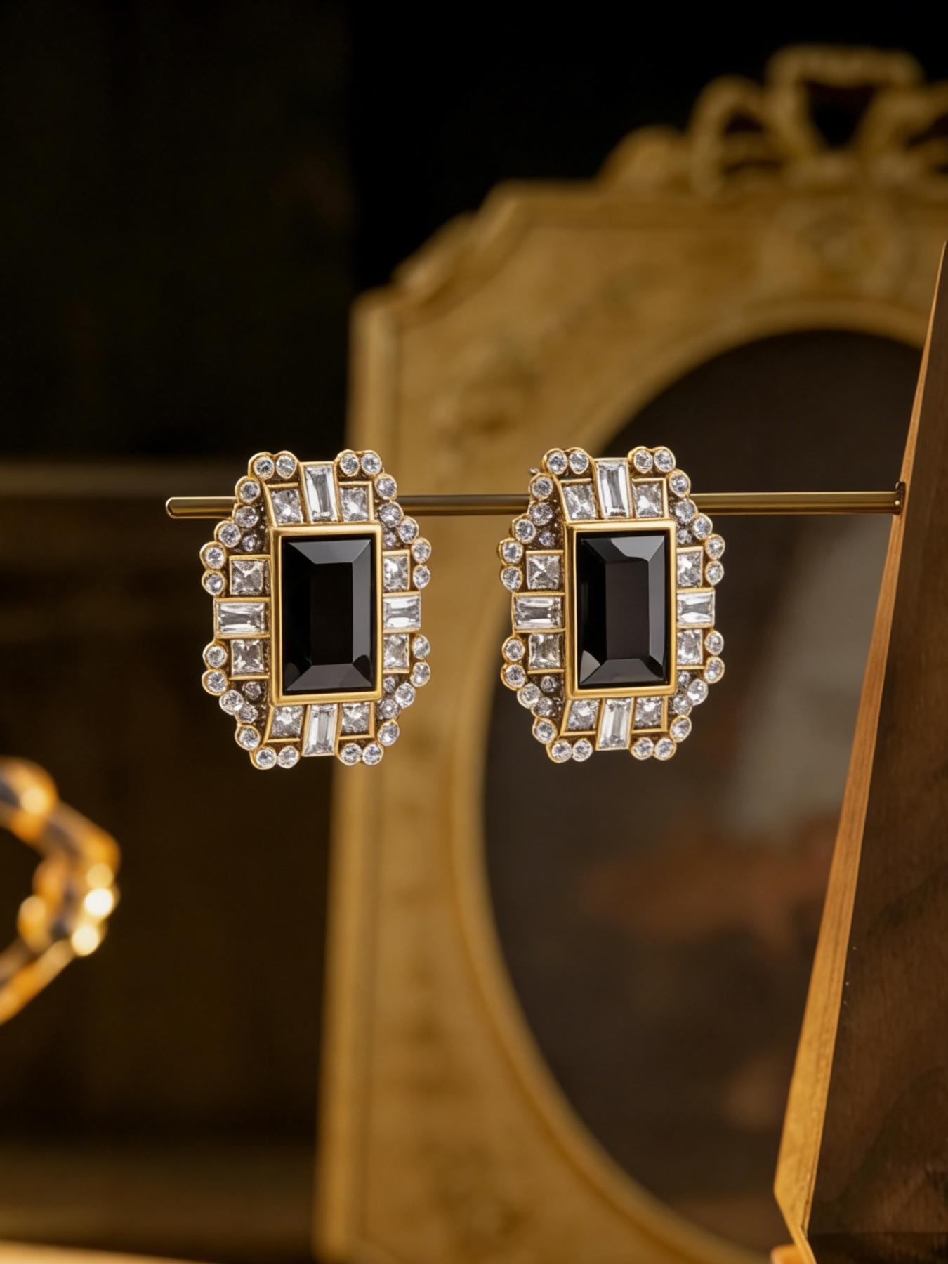 1 pair of retro light luxury black diamond square studded earrings, suitable for daily commuting, vacation and dating, and also a surprising and exquisite small gift.