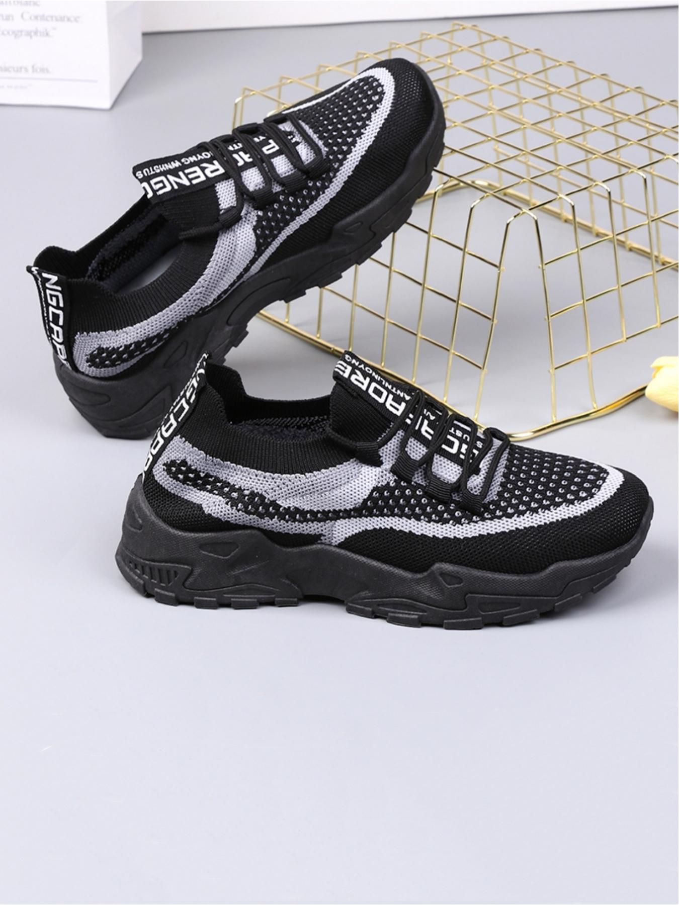 Women's casual sports shoes, breathable, lightweight, comfortable and fit the foot shape, thick sole with strong and strong support, contrasting color design for daily versatility, preferred for daily commuting and casual wear