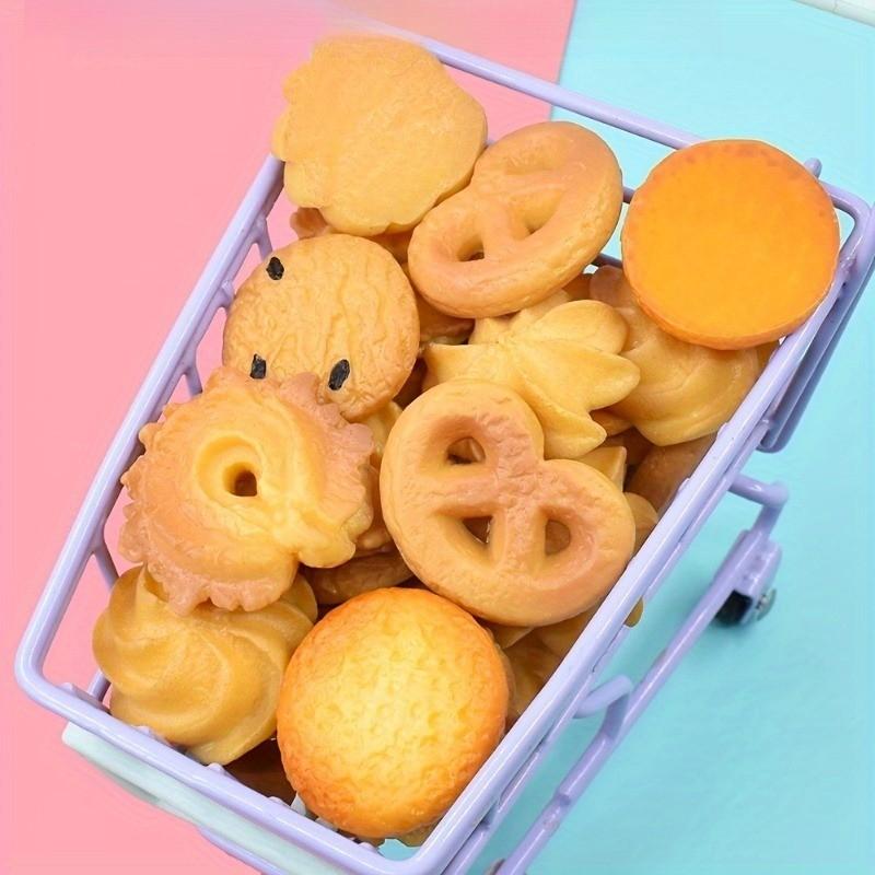 12pcs Random Cookie Shape Hanging Decorations, Resin Material, Home Kitchen Decoration, Photography Props, DIY Phone Case, Refrigerator Magnet, Christmas Theme