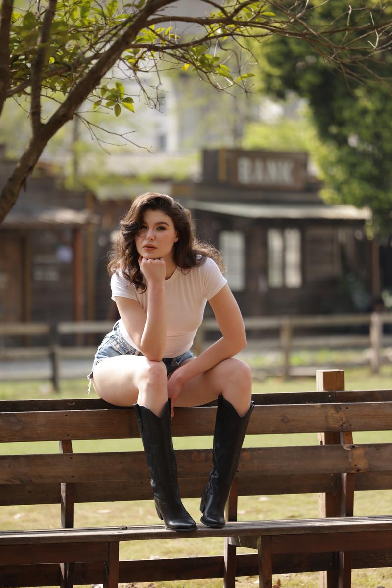 【Valentine's Day Gift】Women's Western Cowboy Boots - Wide Calf Knee-High Cowgirl Boots with Classic Embroidery Slip-On Pointed Toe Chunky Heel Retro Fashion Tall Boots for Fall Fashion White Walking Shoes Footwear