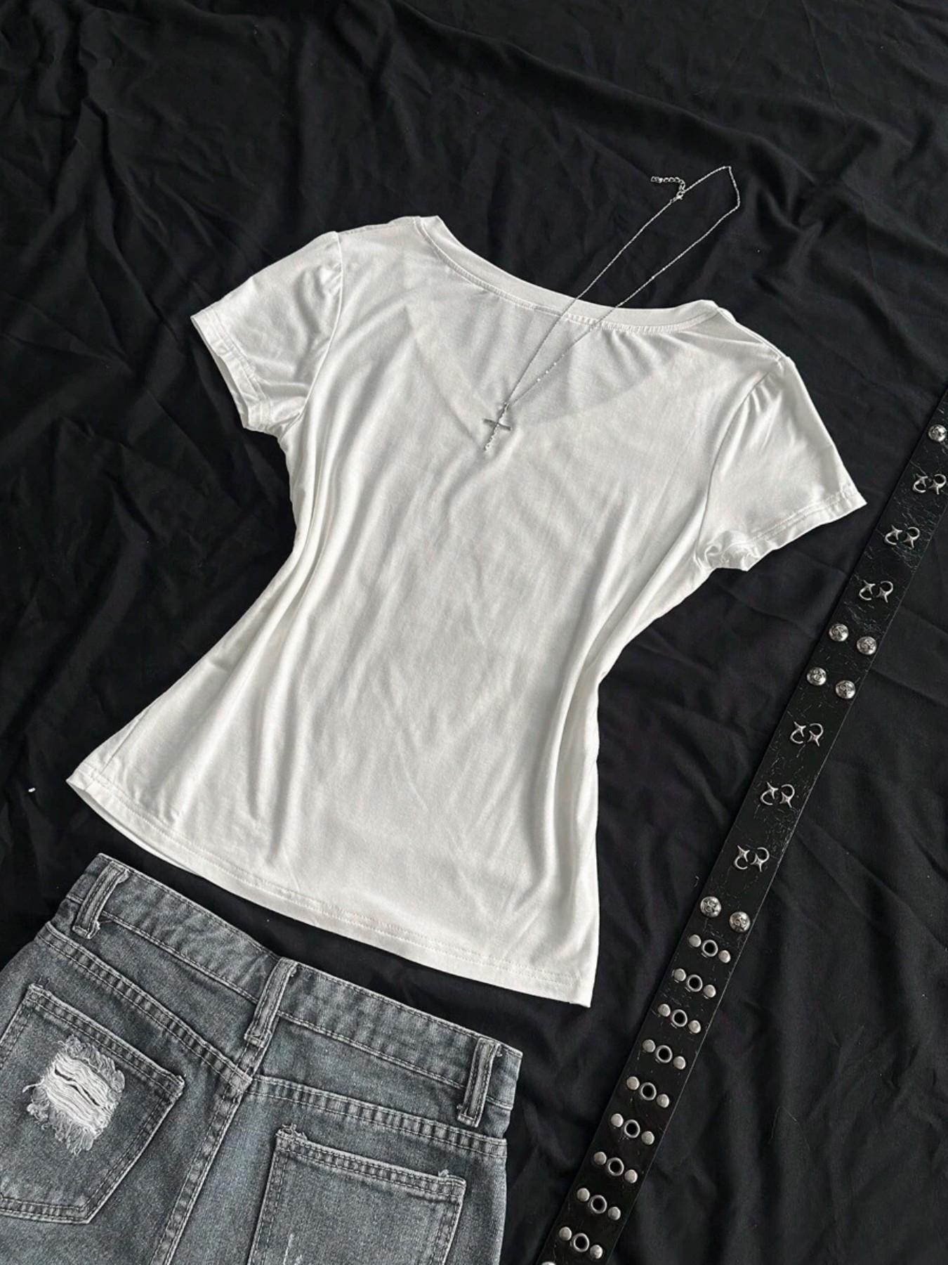 TikTok Viral 2026 Women's Gothic Angel Wings Graphic V-Neck T-Shirt，Y2K Grunge Aesthetic Short Sleeve Slim Fit Tee，Daily Wear - Trendy Dark Academia Punk Top for Teen Girls & Young Women，2026 Alternative Fashion Summer Outfit