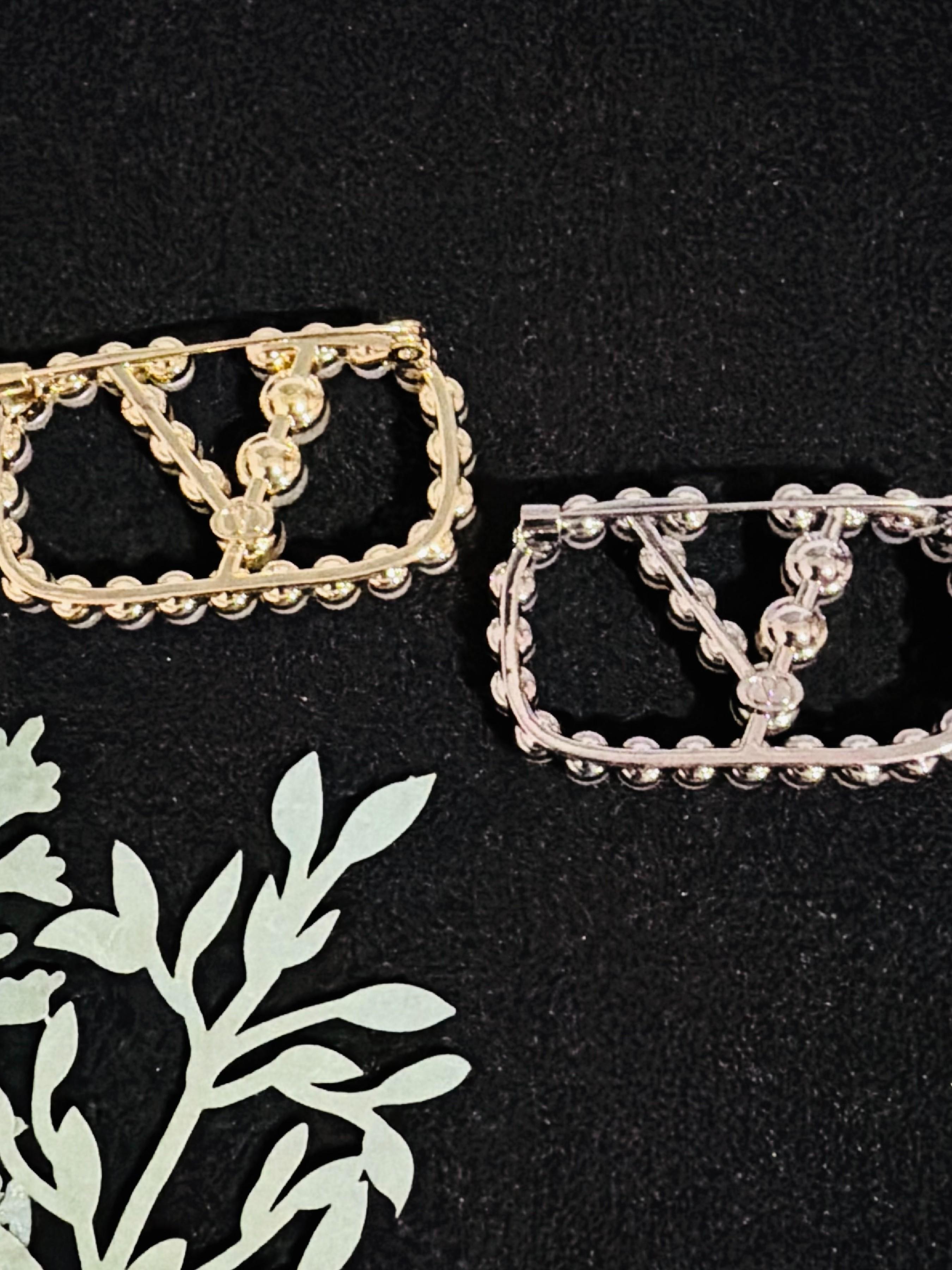 Women's Lapel Pin, European Style Graphic Large Coat Decoration, Lightweight Luxury Small Fragrance Brooch, Western Accessory, Unique Aesthetic