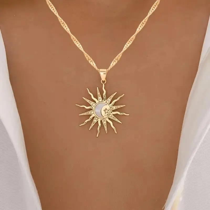 A Women'S Bohemian Vintage Ethnic Style Necklace Featuring Star, Sun, And Moon Pendants, Adjustable for Everyday Wear Or Holidays, Perfect As a Gift for Festivals.