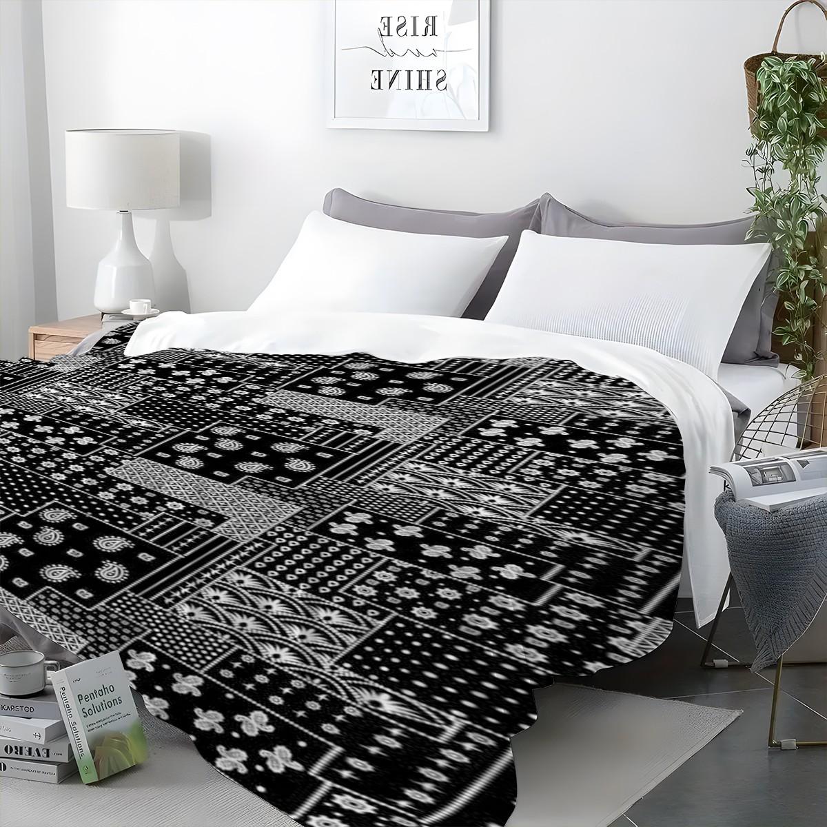 1pc Paisley Pattern Flannel Blanket, Outdoor Travel Universal Cover Blanket, Extra Large Soft Comfortable Digital Print Blanket