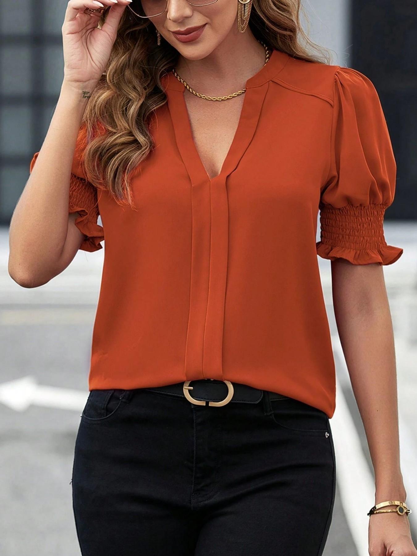 A stylish and elegant women's solid color V-neck T-shirt, suitable for daily wear, commuting, and outings, perfect for summer.