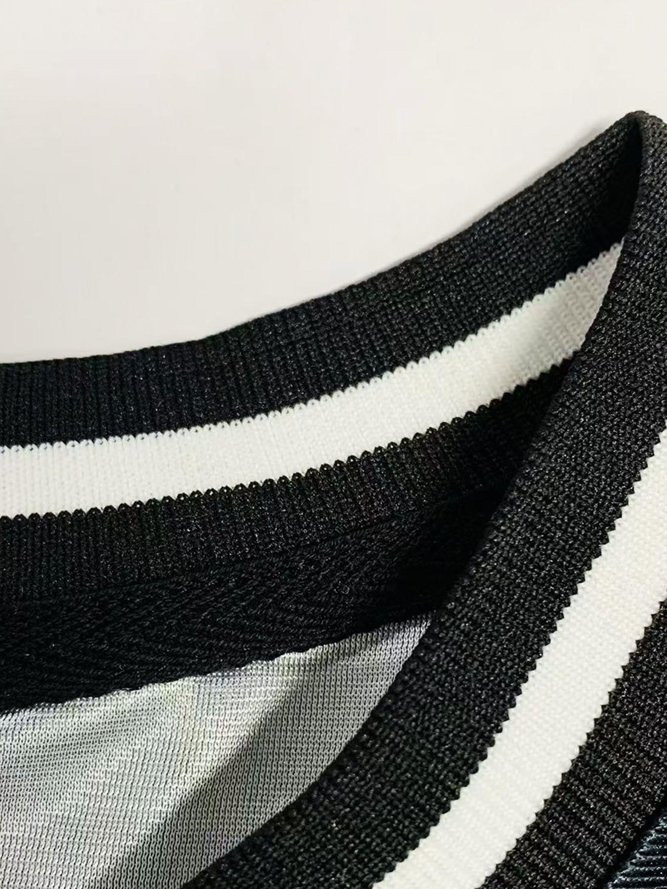 Women's cropped soccer jersey, #25 printed mesh top, Y2K street style V-neck short-sleeved T-shirt, breathable sporty style, casual summer cropped top, suitable for sports, everyday wear, parties, and looks great with jeans and shorts.