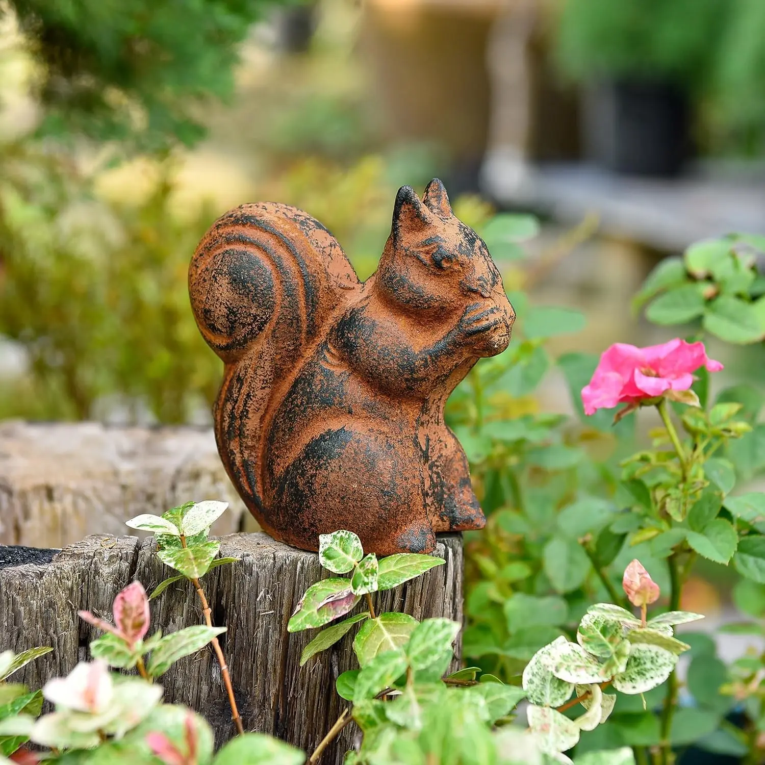 Cast Iron Rust Squirrel Statue, Multi-Purpose Paperweight Doorstop | Vintage Animal Sculpture Ornament, Cute Table Lawn Decor for Home Office Garden, Heavy Cast Iron Paperweight Door Stopper