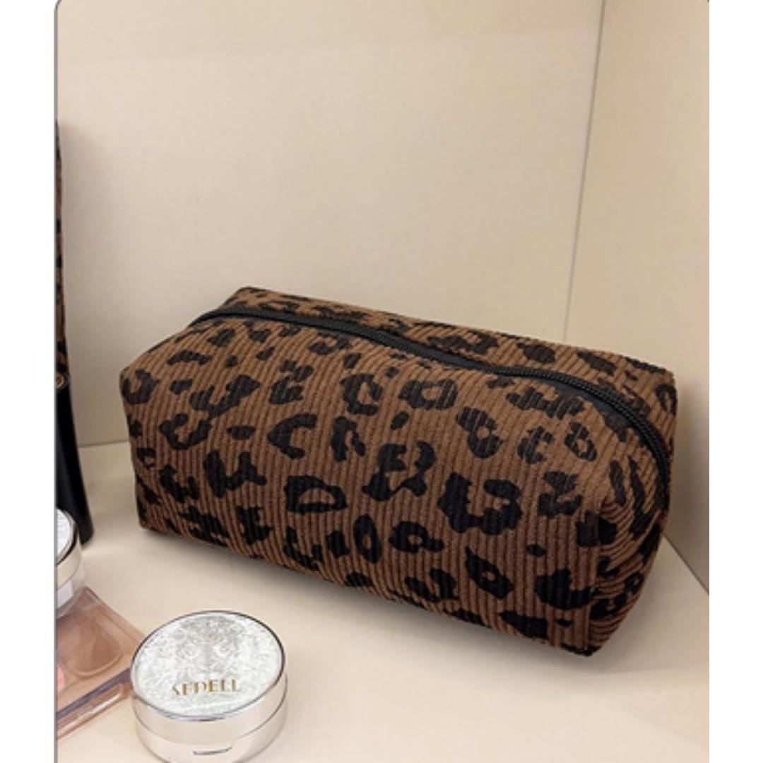 Large Capacity Leopard Print Makeup Bag, Gold Animal Pattern Cosmetic Storage, Makeup Storage Organizer, Durable Polyester Material, Ideal for Women, Teens, Travelers