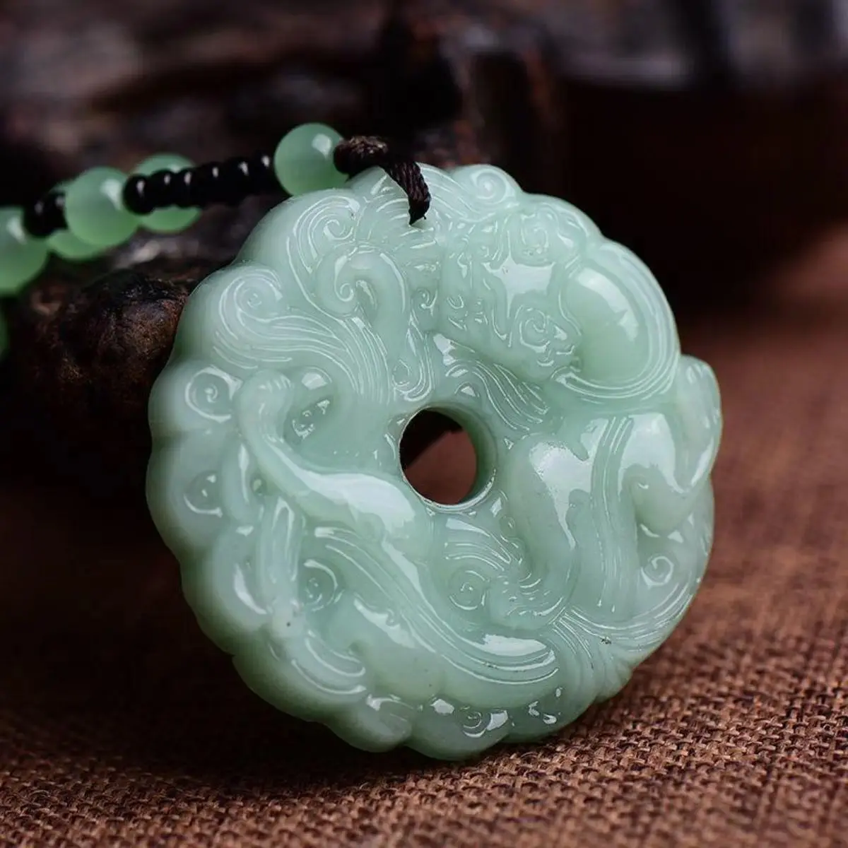 Hand-Carved Natural Green Jade Pixiu Motif Dragon Pendant, Chinese Style Unisex Chain Wealth Charm Amulet Necklace, Feng Shui Lucky Protection Jewelry Gift for Women (Sports & Outdoor Accessories Compatibility)